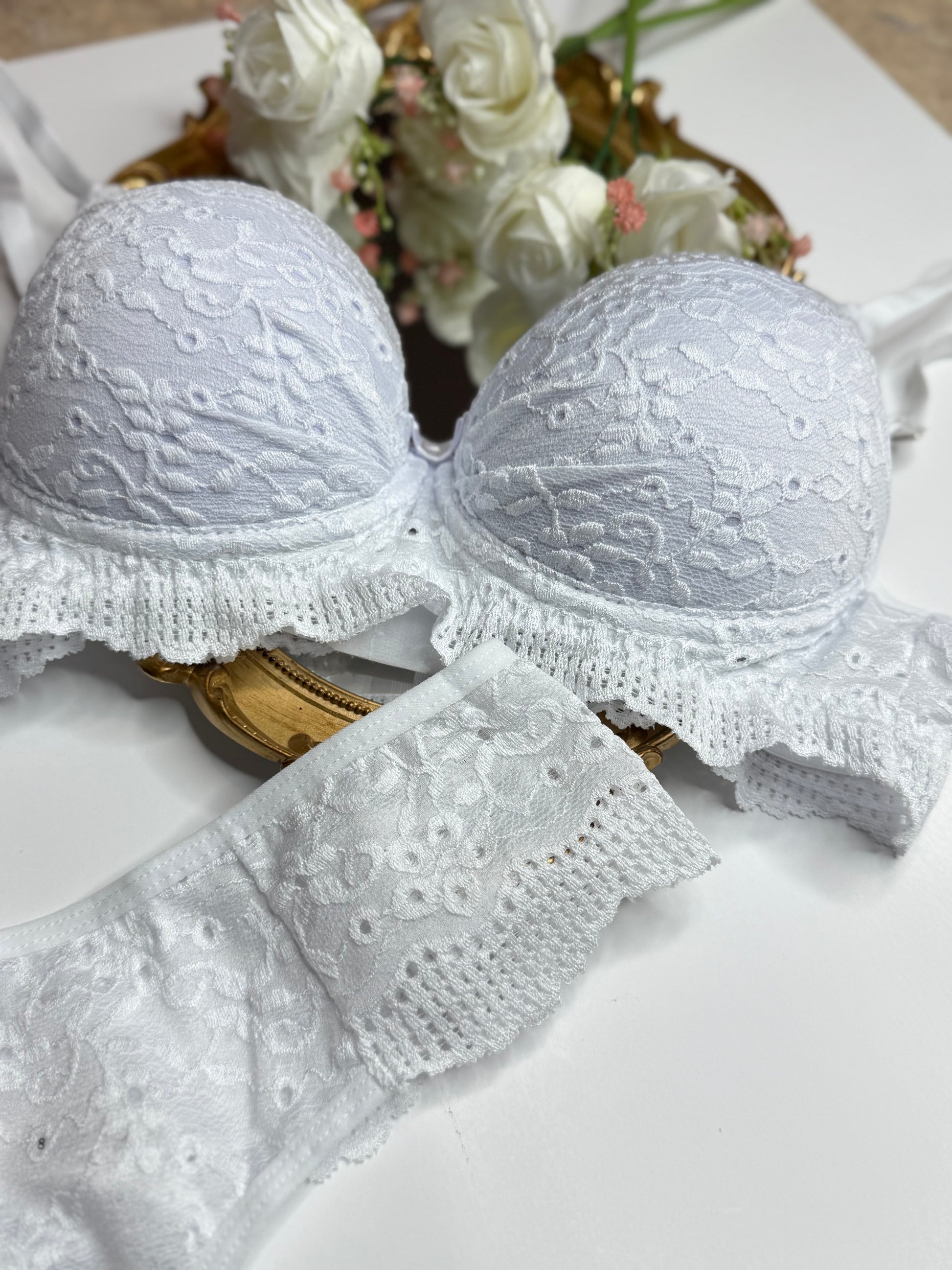 Lace Set with Detailed Panty | Ref: 142