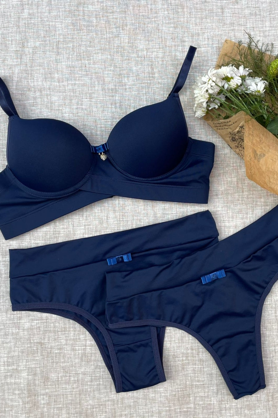 Basic Set with Padding and Underwire in Microfiber Includes 2 Panties | Ref: 100